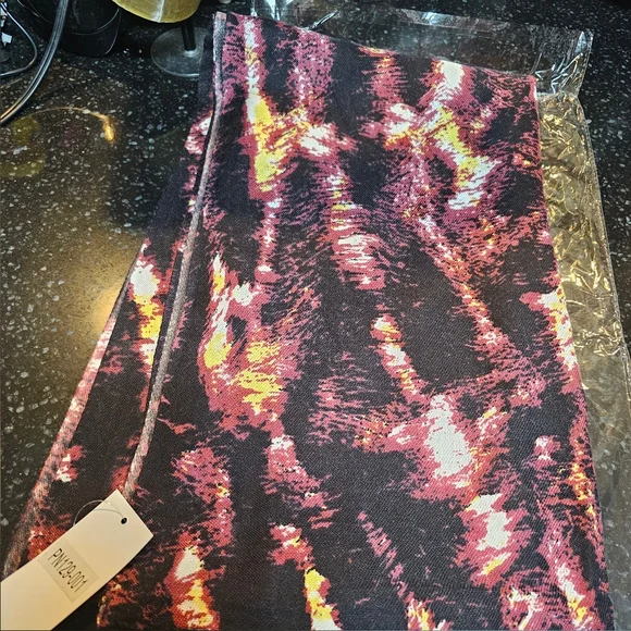 INFINITY SCARF (NWT)
